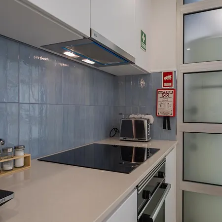 Avenida Blue - 3 Bedroom - Private Parking