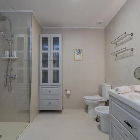 Avenida Blue - 3 Bedroom - Private Parking *