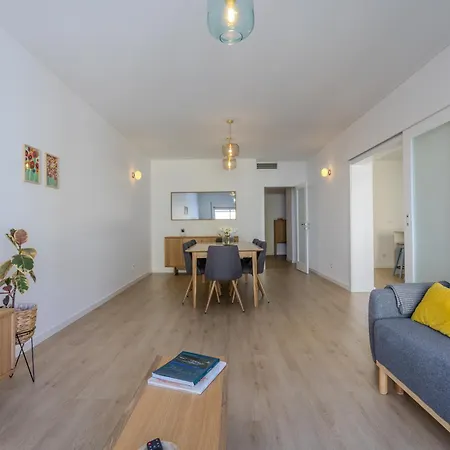 Avenida Blue - 3 Bedroom - Private Parking