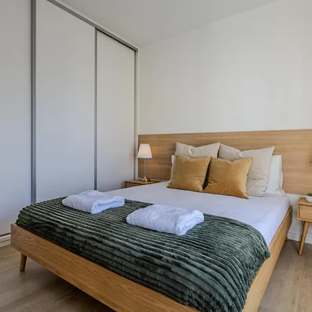 Avenida Blue - 3 Bedroom - Private Parking *